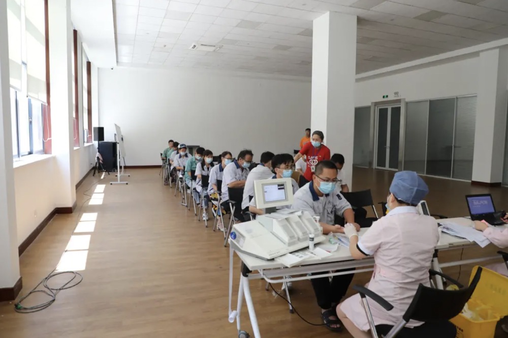 云顶集团4008献血日——热的不但是天，，，尚有那颗红色的心